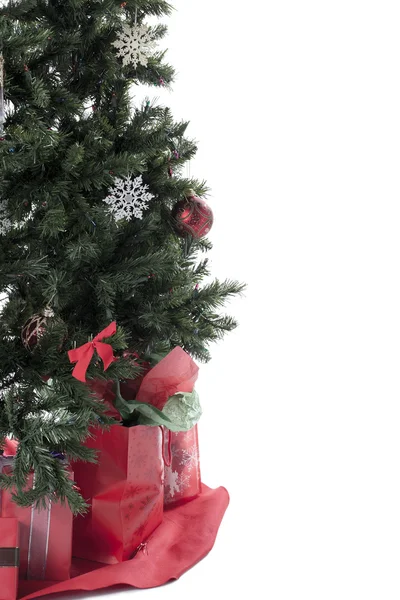 Geschenke unter dem Weihnachtsbaum — Stockfoto