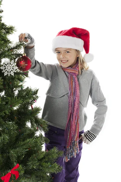 Chica celebración navidad bauble con mano en las caderas — Foto de Stock