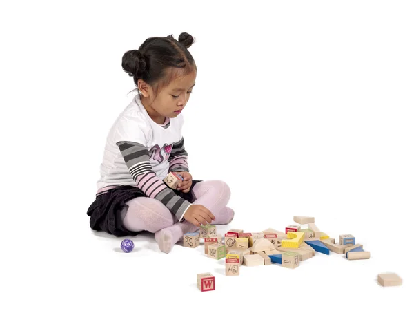 Female kid playing wooden blocks — Stock Photo, Image