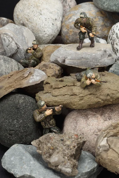 Παλεύοντας στρατιωτών στους βράχους — Φωτογραφία Αρχείου