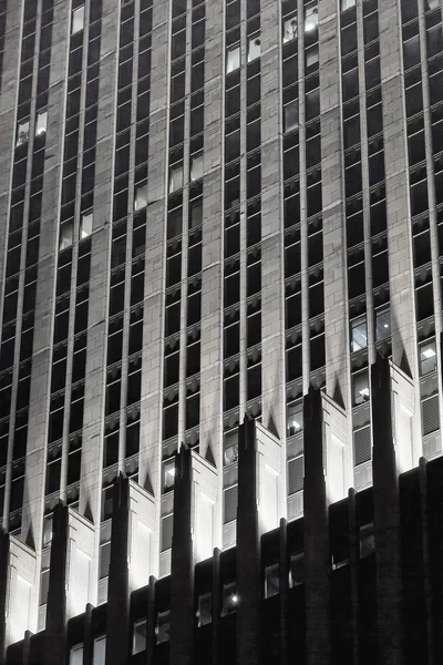 Colpo di angolo basso di finestra di un edificio — Foto Stock