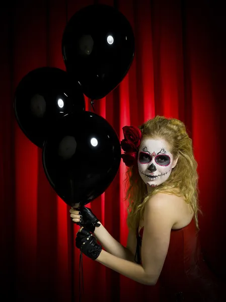 Portrait of a female holding black balloons — Stock Photo, Image