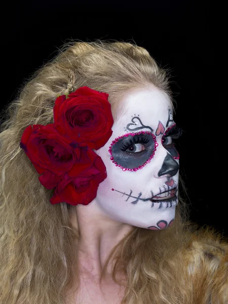 Retrato de una joven vestida con cráneo de azúcar —  Fotos de Stock