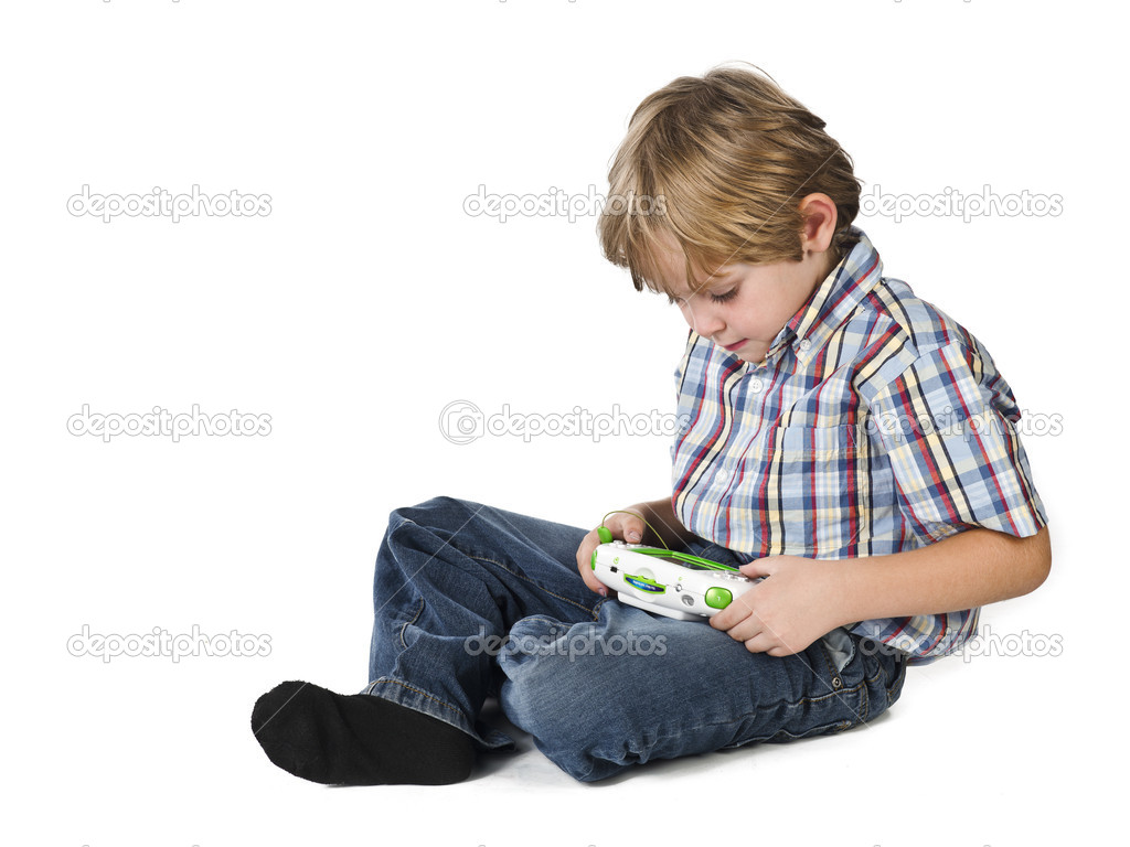 Pequeno Nino Jugando Videojuego Foto De Stock C Kozzi2 17430411