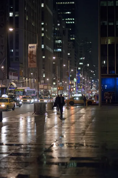 Gatorna i new york på natten — Stockfoto