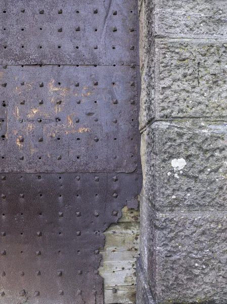 ประตูสังกะสีเก่า — ภาพถ่ายสต็อก