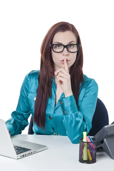 Een office vrouw gesturing stilte — Stockfoto