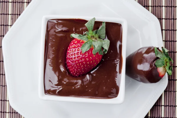 Chocolate dip and strawberry — Stock Photo, Image