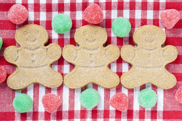 Close up image of colorful candies and gingerbread men — Stock Photo, Image