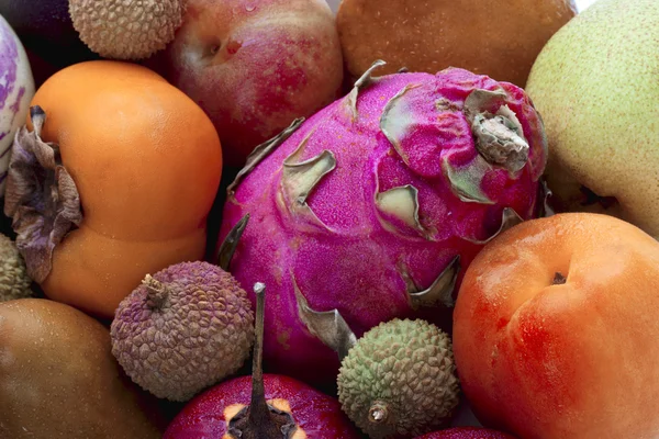 Close up tiro de frutas tropicais diferentes — Fotografia de Stock