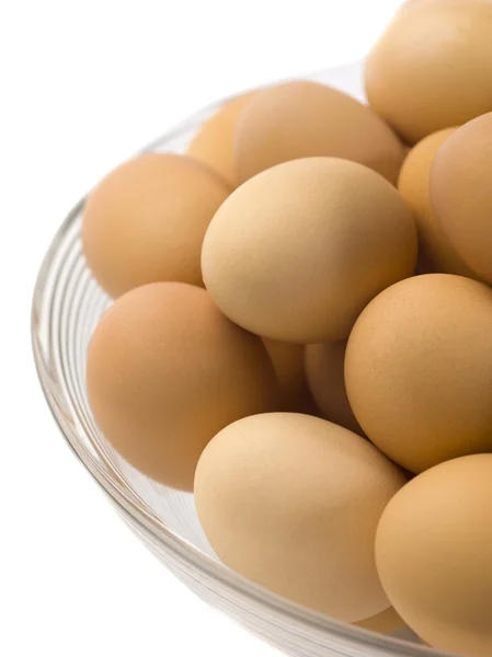 Cerrar la imagen de huevos marrones en un tazón —  Fotos de Stock