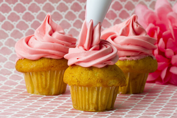 украшение кексы с глазури
