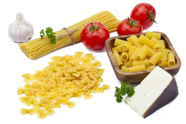 Noodles cheese and tomato sauce arrangement — Stock Photo, Image