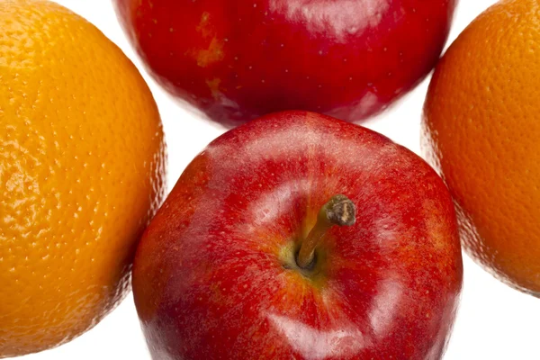 ส้มและแอปเปิ้ล — ภาพถ่ายสต็อก