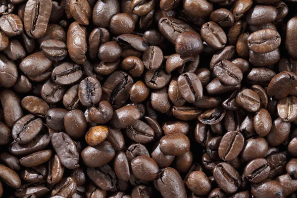 Haufen gerösteter Kaffeebohnen — Stockfoto