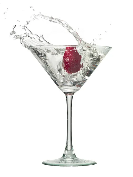 Aardbei spetteren in een cocktail — Stockfoto