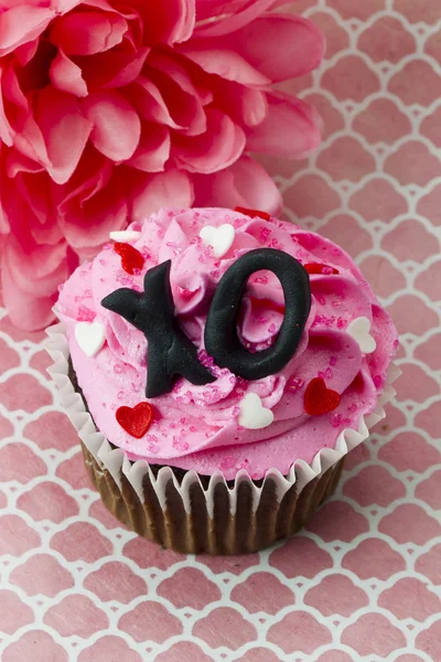 Top view of a strawberry cupcake — Stock Photo, Image