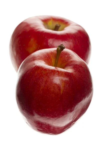 Δύο κόκκινα μήλα σε λευκό φόντο — Φωτογραφία Αρχείου