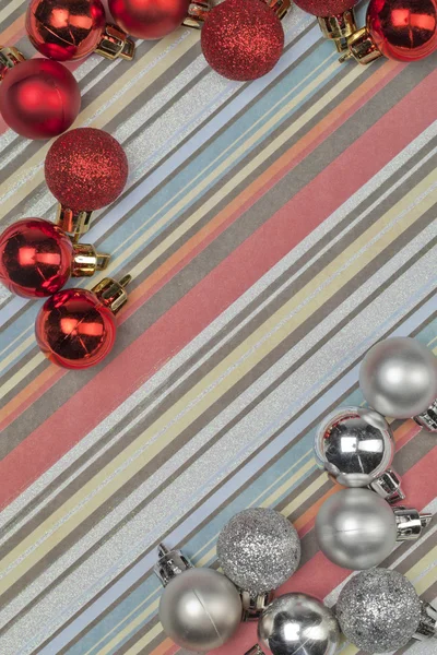 627 červené a stříbrné vánoční koule — Stock fotografie