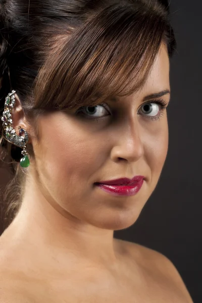 Portrait of a attractive young female with elegant hairstyle — Stock Photo, Image