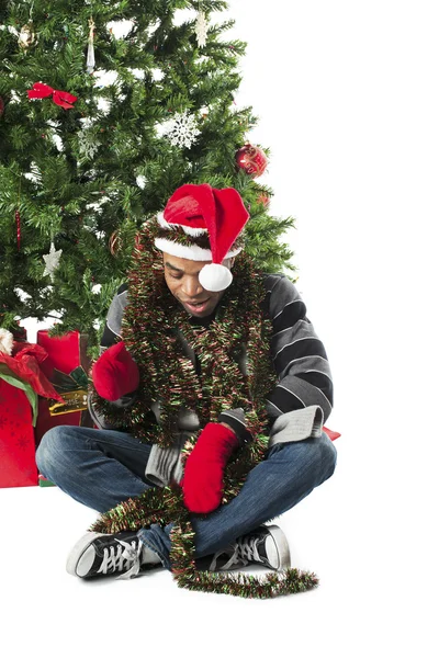 Afrikanisch-amerikanischer Mann mit Weihnachtsschmuck — Stockfoto