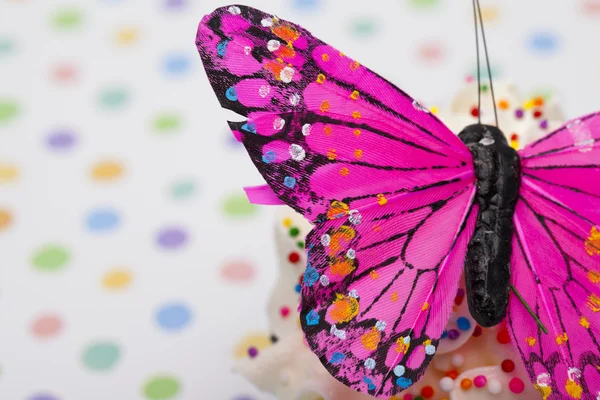 Kelebek minyatür cupcake içinde kırpılmış görüntü — Stok fotoğraf