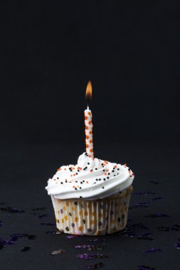 bir mum leziz cupcake