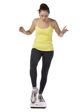 üzerinde ölçek ağırlığında sportif kadın