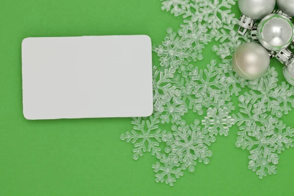 Noel süslemeli beyaz kart — Stok fotoğraf