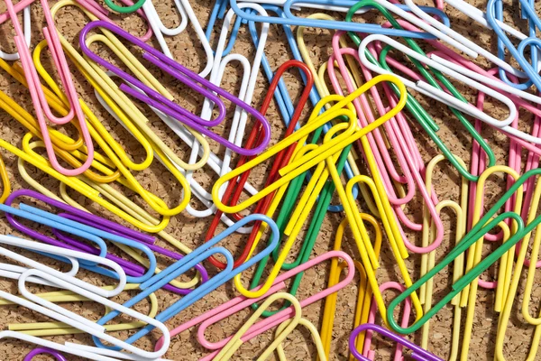 Kleurrijke paperclips — Stockfoto