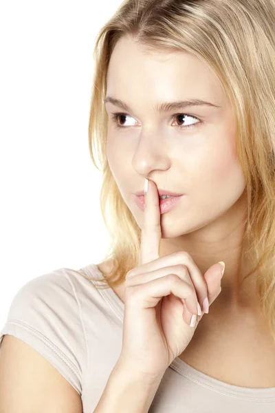 Imagem de uma jovem mulher gesticulando silêncio — Fotografia de Stock