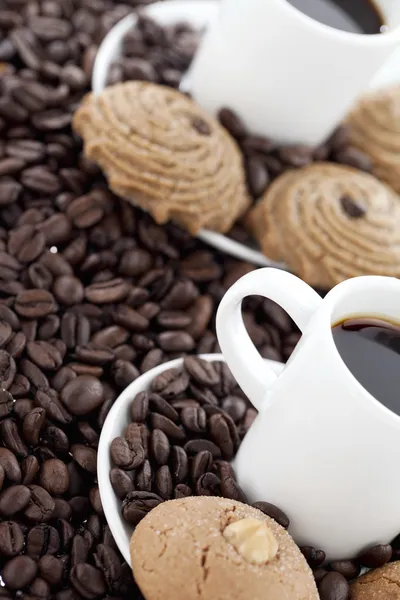 Black coffee and cookies — Stock Photo, Image