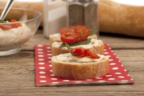 Bread with butter and tomatoes — Stock Photo, Image