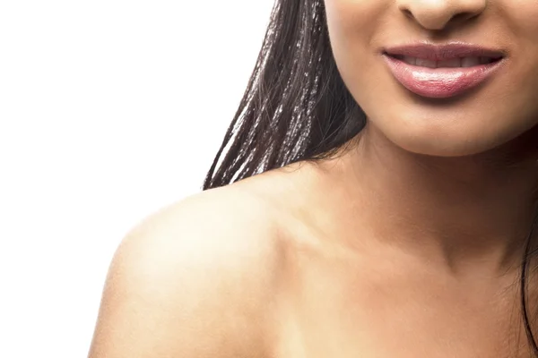Ausschnittbild einer attraktiven Frau in rosa Lippenstift — Stockfoto