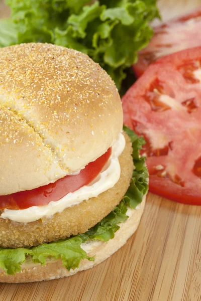 Closeup chicken burger tomatoes and lettuce — Stock Photo, Image