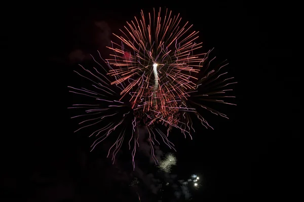 Explosion de feu d'artifice coloré — Photo