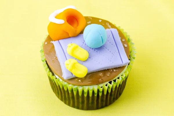 Close up image of a cupcake with decorative miniature toppings — Stock Photo, Image