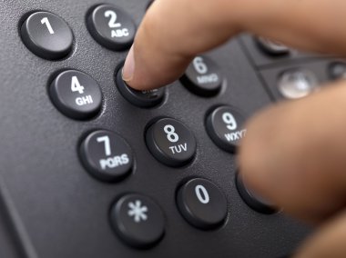 insan parmak basarak sabit telefon numarası atış kapatmak