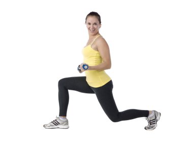 bir kadın dumbbell ile germe
