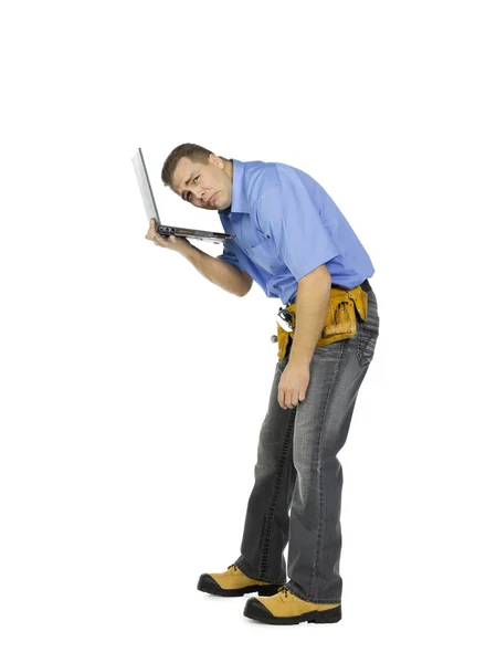 Trabajador de la construcción con un portátil —  Fotos de Stock