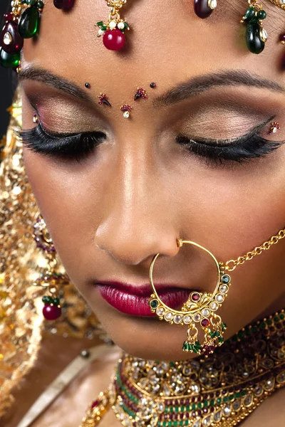 Primer plano de una novia india —  Fotos de Stock