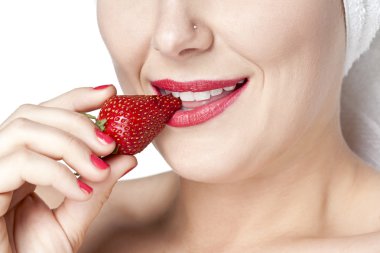 Çilek Yiyen Kadın