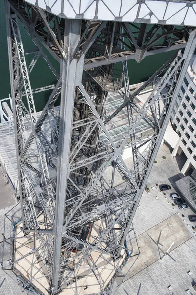 Vista de ángulo alto de un pilar de soporte — Foto de Stock