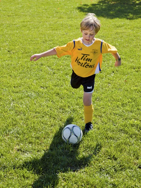 Pontapé de futebol — Fotografia de Stock