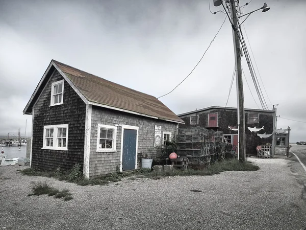 Image d'une vieille cabane contre un ciel nuageux — Photo