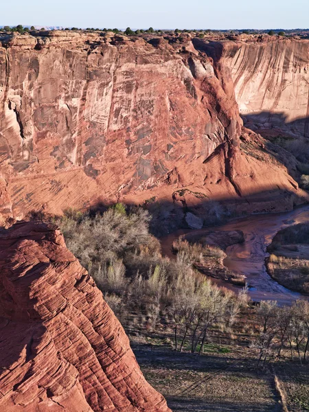 Imagen de pintorescas colinas de piedra arenisca del cañón de chelly — Foto de Stock