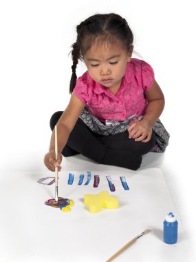 resim yaparken şirin İlköğretim kız resim