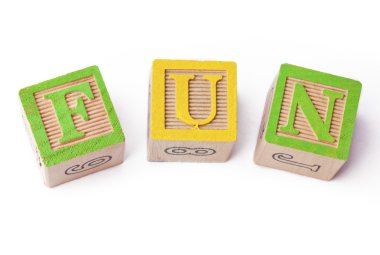 eğlenceli bir kelime şekillendirme küpleri oynama atış kapatın