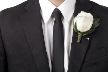yaka çiçeği iğne ile siyah takım elbise