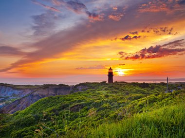 bir deniz feneri günbatımı